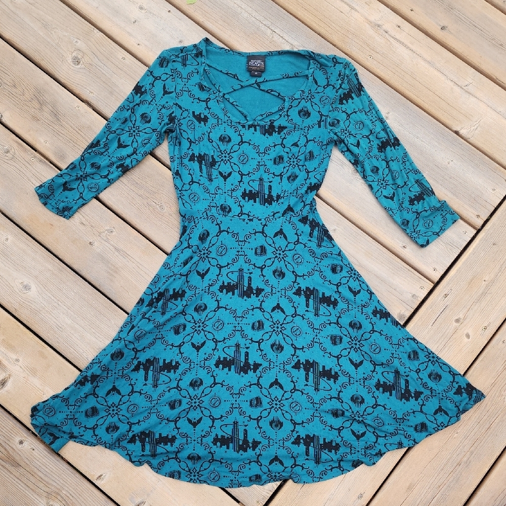 (XS) Hot Topic Fantastic Beasts Limited Edition Fit & Flare Dress Magical Soft